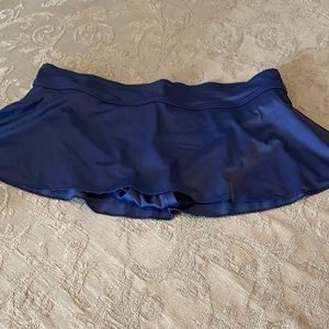 Used girls ative short size L by merona